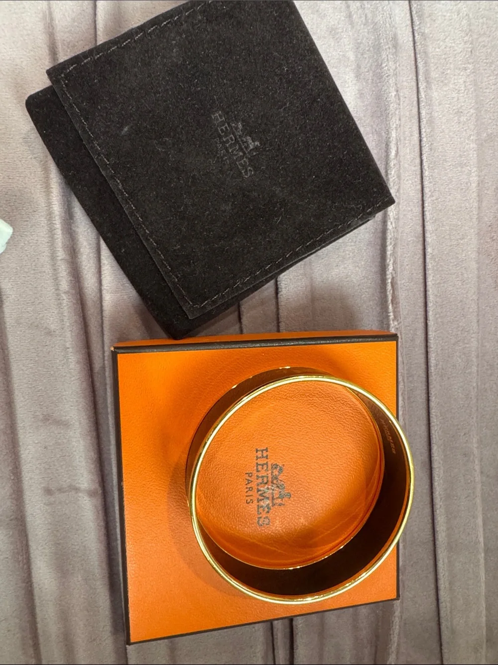 Hermès Enamel Bangle in Dark Brown with Gold Trim - Picture 5 of 6